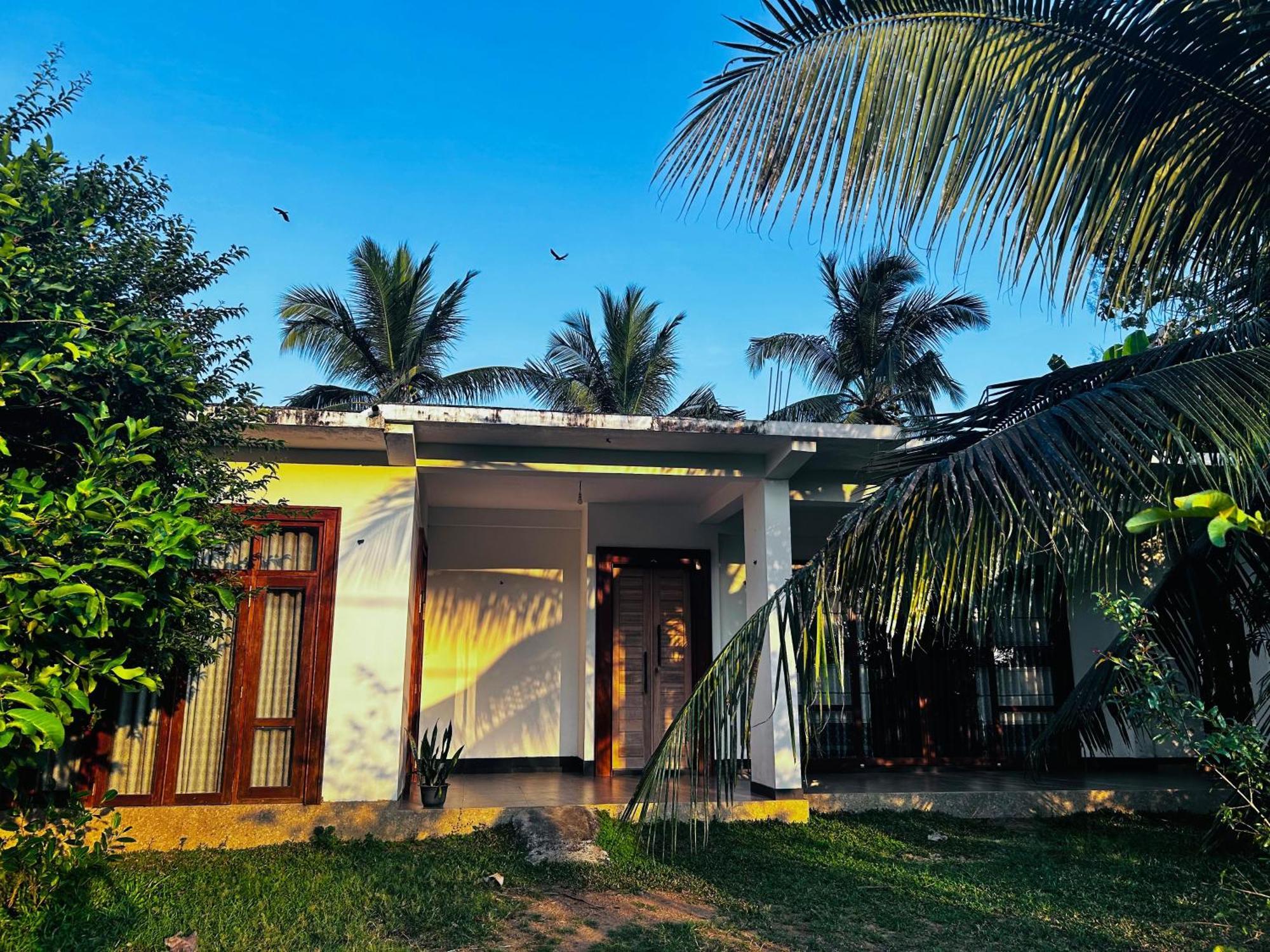 Windy Villa Полонарува Екстериор снимка