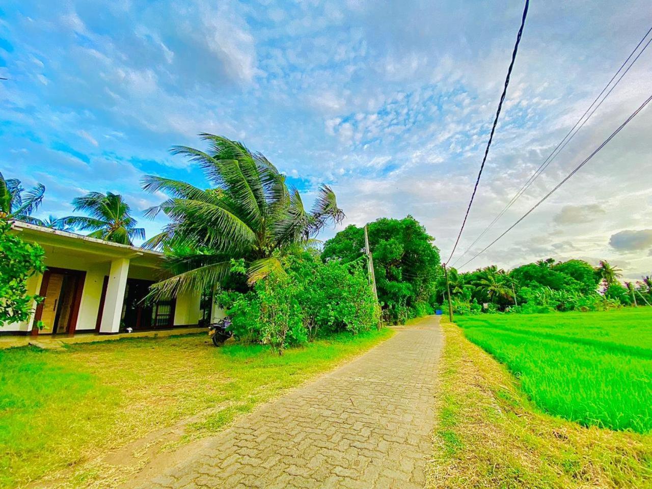 Windy Villa Полонарува Екстериор снимка